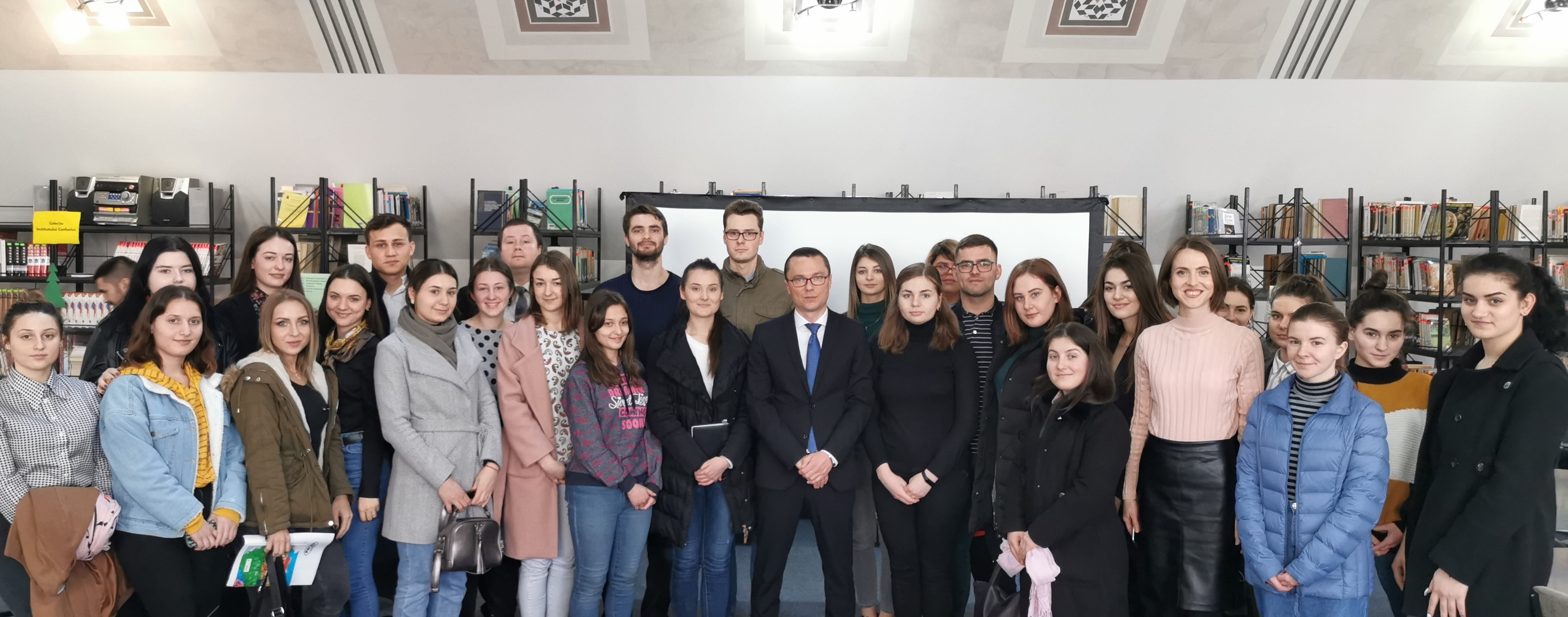 Jurnalistul Gheorghe Gonța în discuții cu studenții ULIM